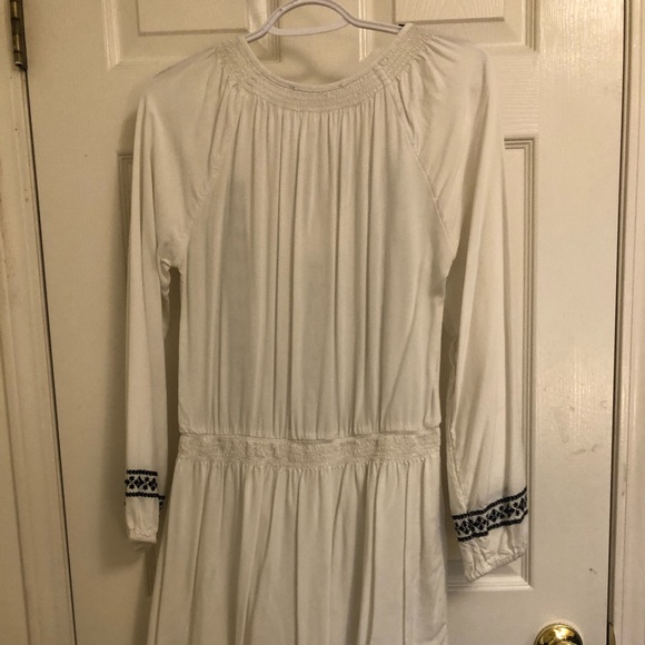 Long Sleeve Dress w/ embroidery - Picture 4 of 4